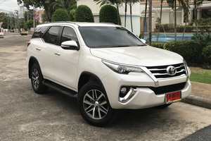 Rent a car Toyota Fortuner (18-20) - photo 1