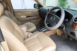 Rent a car Isuzu MU7 - photo 2