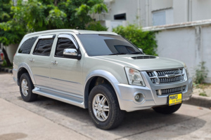Rent a car Isuzu MU7 - photo 9