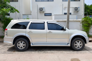 Rent a car Isuzu MU7 - photo 10