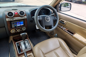 Rent a car Isuzu MU7 - photo 16
